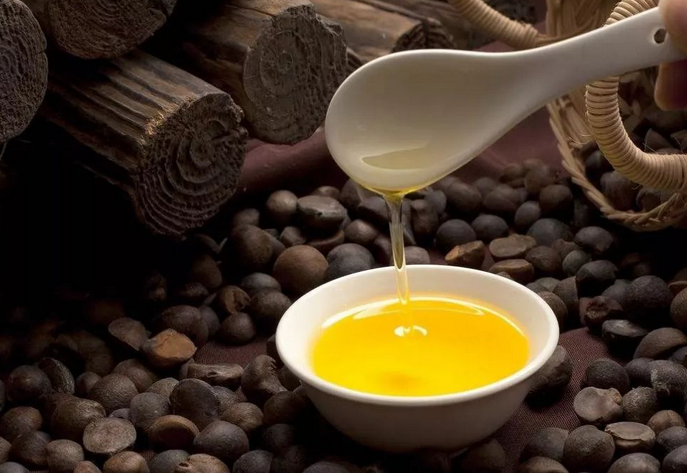 企鵝牌茶籽油雙螺桿榨油機(jī)，用心制造獲得客戶認(rèn)可(圖1)